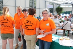 Die Landfrauen tischten bei Familie Hannen und bei Familie Wellmanns ab 9.30 Uhr Frühstück für alle hungrigen Gäste auf. Auch das Kuchenbüfett hielt dem großen Besuche­randrang stand.
