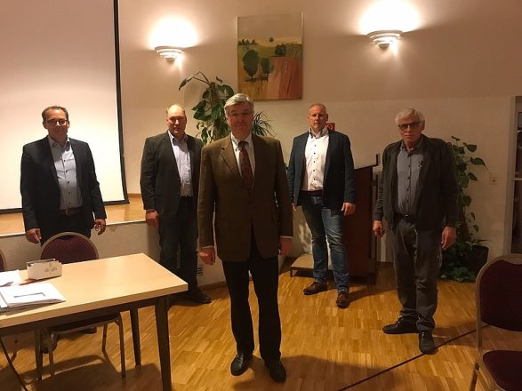 In der Kreisbauernschaft Kleve wurde gewählt (v.l.n.r.): Christian Scheers, 1. stellv. Kreisvorsitzender, Ulrich Heesen, 2. stellv. Kreisvorsitzender, RLV-Präsident Conzen, der neue Kreisvorsitzende Michael Seegers und der bisherige Kreisvorsitzende Josef Peters.